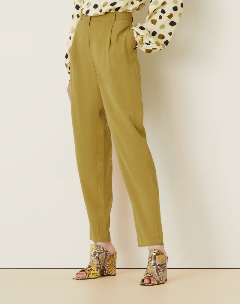 MANILA GRACE
Pantalone viscosa con pinces
Colore : Kaki