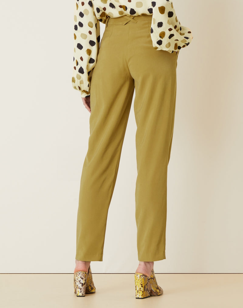 MANILA GRACE
Pantalone viscosa con pinces
Colore : Kaki