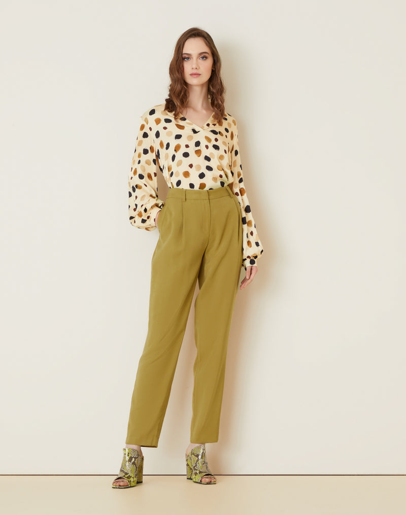 MANILA GRACE
Pantalone viscosa con pinces
Colore : Kaki