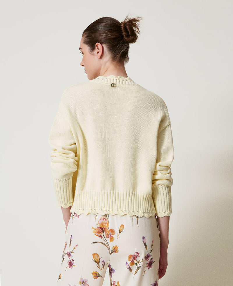 Maglia con profili smerlati
