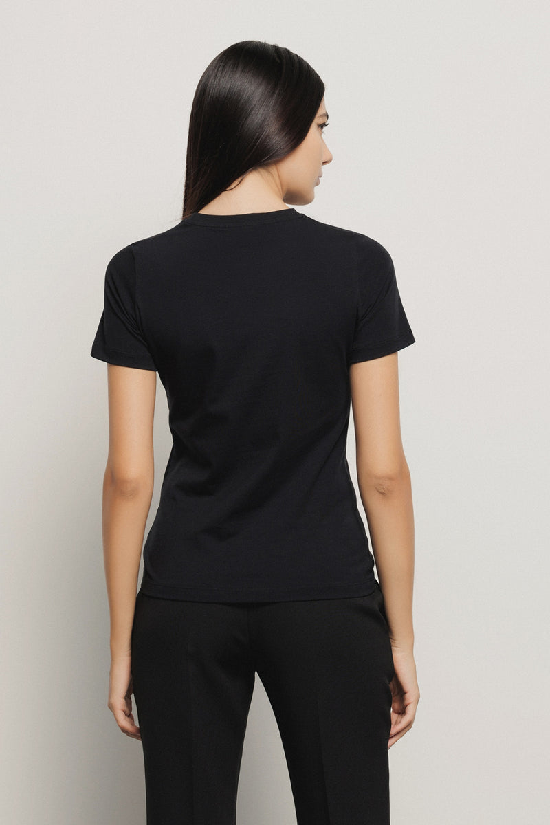 T-shirt paricollo in bielastico con logo oro lato cuore • Nero - Gaëlle Paris