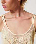 Top in raso con ricamo